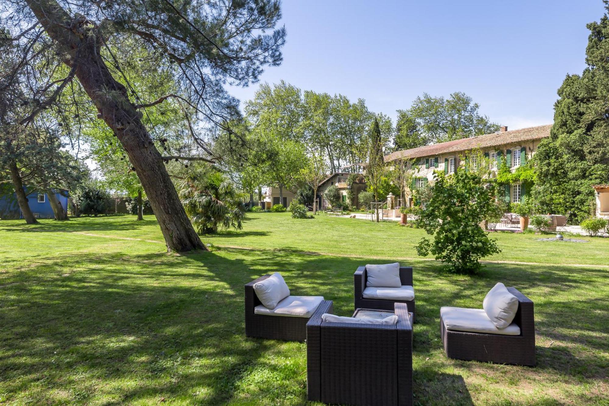 Domaine De Rhodes B&B Avignon Ngoại thất bức ảnh